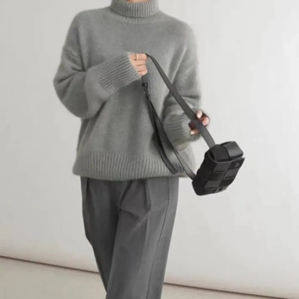 Women's Loose Turtleneck Jumper with Ribbed Hem and Cuffs | Perfect for Autumn/Winter
